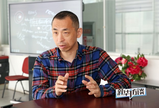 連光也無法逃逸出去，它肯定是黑色的